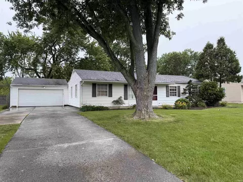 1724 Edenton Dr, Fort Wayne, IN 46804
