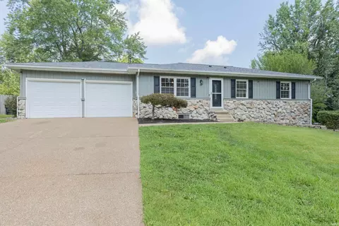 711 Carole Pl, Newburgh, IN 47630