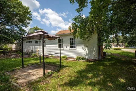 307 Maple St, Walkerton, IN 46574 photo 2