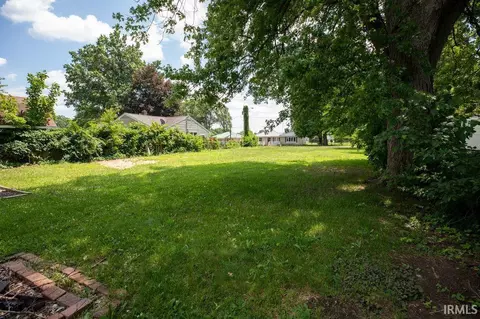 307 Maple St, Walkerton, IN 46574 photo 3