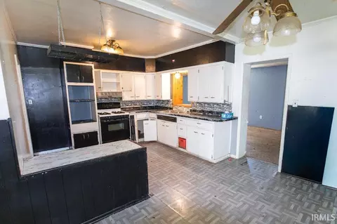 307 Maple St, Walkerton, IN 46574 photo 5