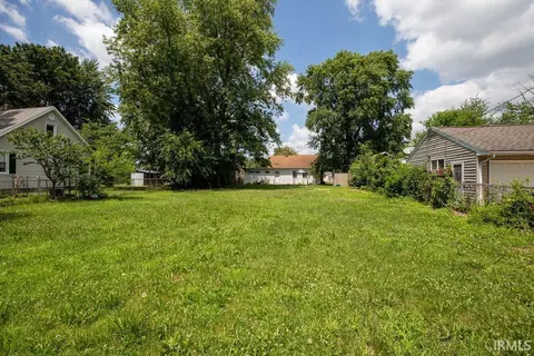 307 Maple St, Walkerton, IN 46574 photo 4