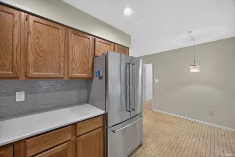 Kitchen - 2631 Windermere Woods Dr, Bloomington, IN 47401 photo 2 of 4