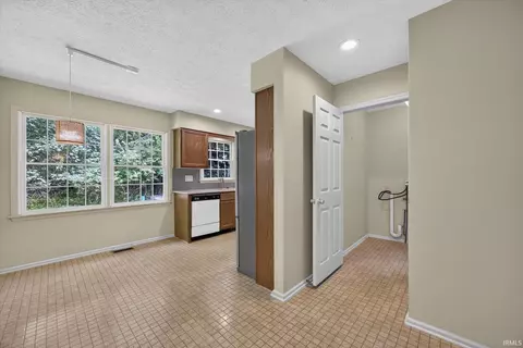 Entry Way - 2631 Windermere Woods Dr, Bloomington, IN 47401 photo 4 of 4