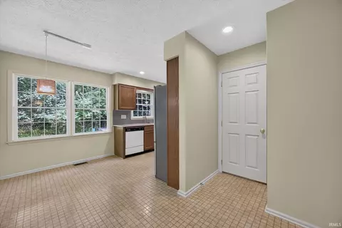 Entry Way - 2631 Windermere Woods Dr, Bloomington, IN 47401 photo 3 of 4