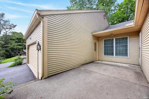 Exterior - 2631 Windermere Woods Dr, Bloomington, IN 47401 photo 6 of 9