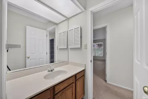 Bath - 2631 Windermere Woods Dr, Bloomington, IN 47401 photo 2 of 4