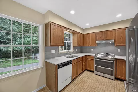 Kitchen - 2631 Windermere Woods Dr, Bloomington, IN 47401 photo 4 of 4