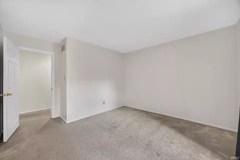 Bedroom - 2631 Windermere Woods Dr, Bloomington, IN 47401 photo 4 of 10