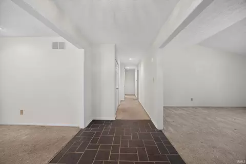 Entry Way - 2631 Windermere Woods Dr, Bloomington, IN 47401 photo 2 of 4