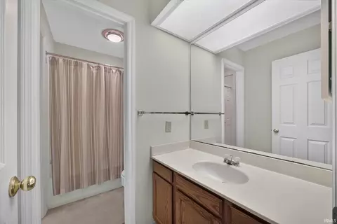 Bath - 2631 Windermere Woods Dr, Bloomington, IN 47401 photo 3 of 4