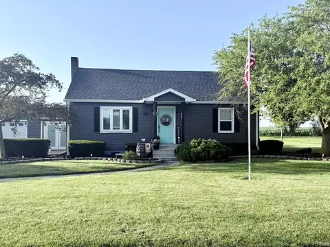 321 S Main St, Saratoga, IN 47382