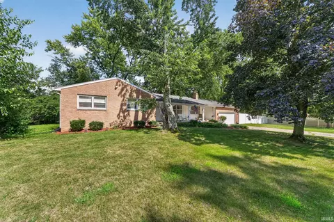 53150 Ridgewood Dr, South Bend, IN 46637