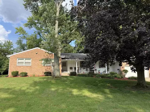 53150 Ridgewood Dr, South Bend, IN 46637