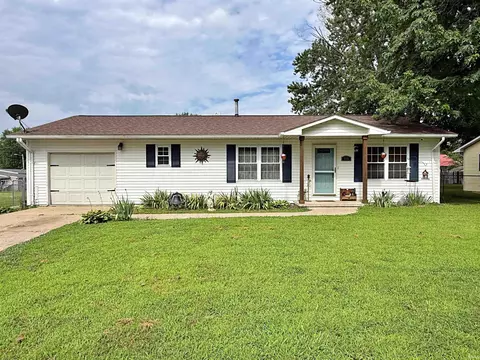 605 Meredith St, Washington, IN 47501
