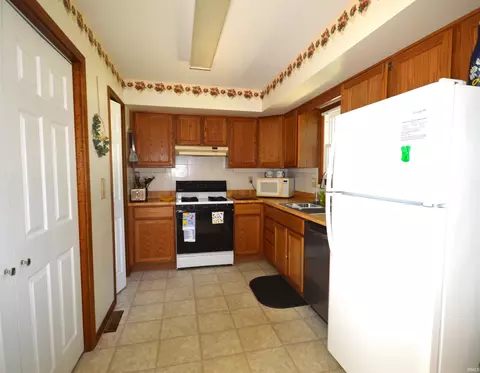 Kitchen - 11155 E Pottawatomie Trl, Walkerton, IN 46574 photo 1 of 2