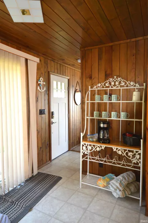 Entry Way - 11155 E Pottawatomie Trl, Walkerton, IN 46574 photo 1 of 2