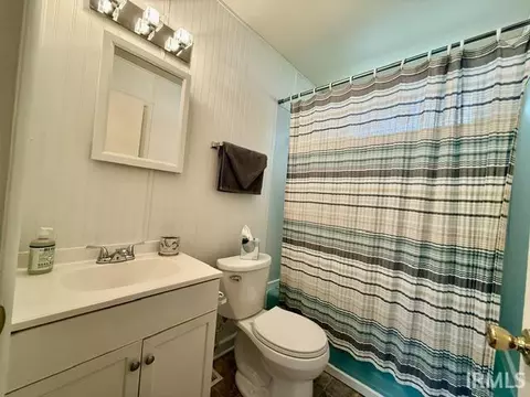 Bath - 135 E Ridgeview Dr, Bloomington, IN 47401 photo 1 of 2