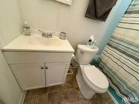 Bath - 135 E Ridgeview Dr, Bloomington, IN 47401 photo 2 of 2