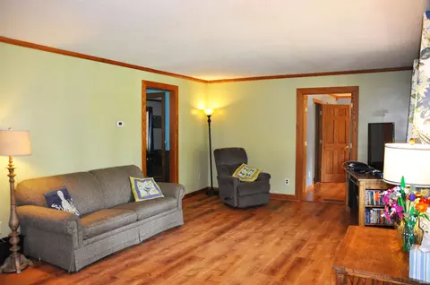 Living - 712 E Keyser St, Garrett, IN 46738 photo 1 of 2