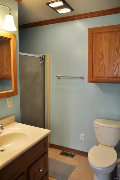 Bath - 712 E Keyser St, Garrett, IN 46738 photo 1 of 3