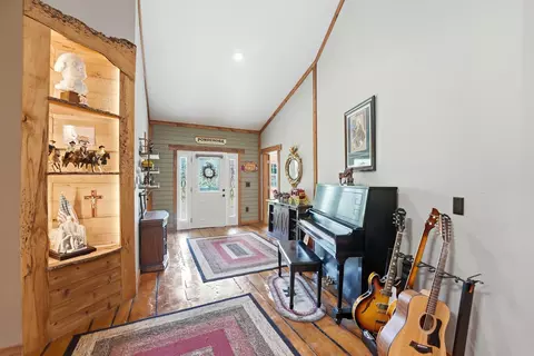 Entry Way - 2875 E 700 N, Fremont, IN 46737 photo 1 of 3