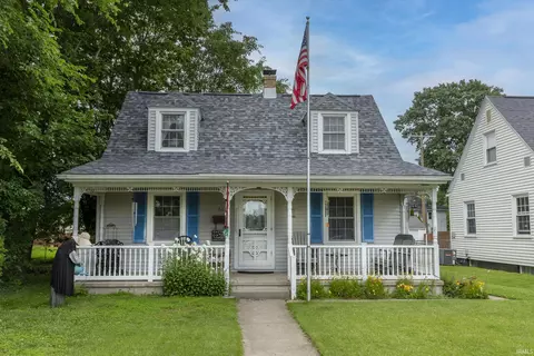 825 E Donmoyer Ave, South Bend, IN 46614