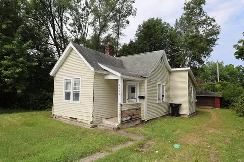 2113 Douglas St, South Bend, IN 46613