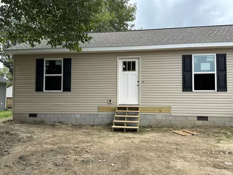 124 Lincoln St, Oakland City, IN 47660