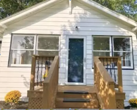 927 S Twyckenham Dr, South Bend, IN 46615
