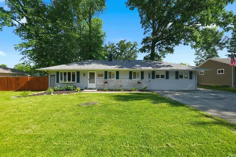 3351 Eastwood Dr, Fort Wayne, IN 46805