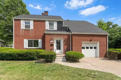 2420 S Twyckenham Dr, South Bend, IN 46614