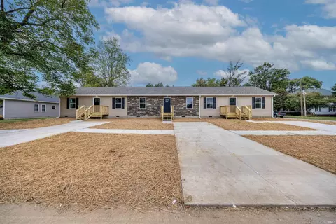 124 126 128 Lincoln St, Oakland City, IN 47660