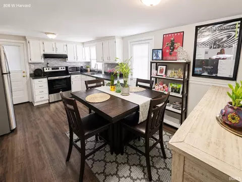 Kitchen - 3114 W Devon Rd, Muncie, IN 47304 photo 8 of 9