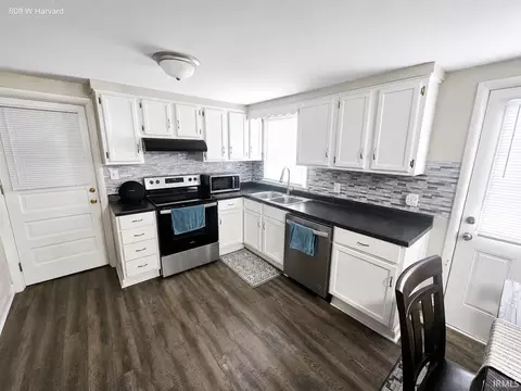 Kitchen - 3114 W Devon Rd, Muncie, IN 47304 photo 5 of 9