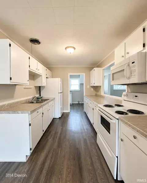 Kitchen - 3114 W Devon Rd, Muncie, IN 47304 photo 9 of 9