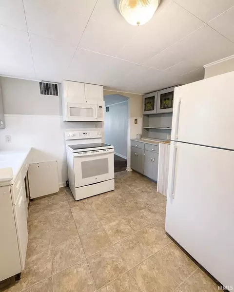 Kitchen - 3114 W Devon Rd, Muncie, IN 47304 photo 2 of 9