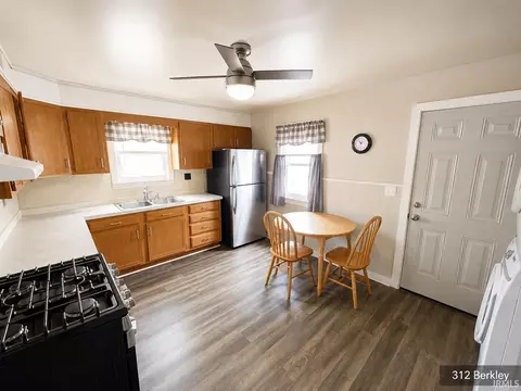 Kitchen - 3114 W Devon Rd, Muncie, IN 47304 photo 3 of 9