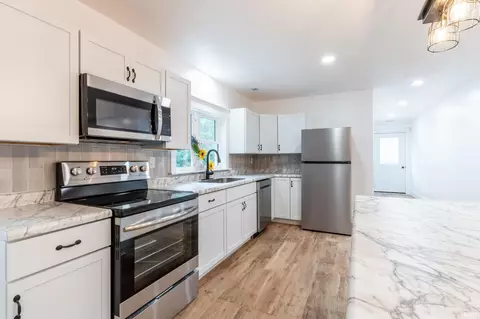 Kitchen - 2165 E 400 S Rd, Wabash, IN 46992 photo 2 of 2