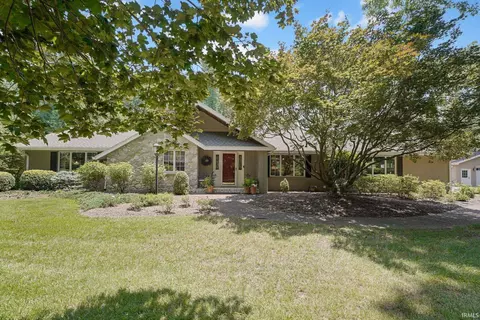11051 Kahre Ct, Evansville, IN 47710