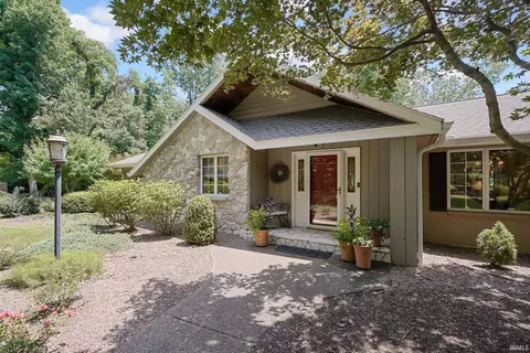 11051 Kahre Ct, Evansville, IN 47710