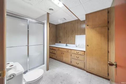 Bath - 4357 Baden Strasse, Jasper, IN 47546 photo 2 of 3