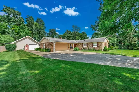 935 S Westchester Park Dr, Yorktown, IN 47396