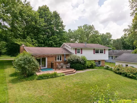 1515 S Ridgeview Dr, Yorktown, IN 47396