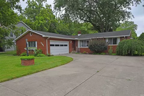 1741 Reckeweg Rd, Fort Wayne, IN 46804