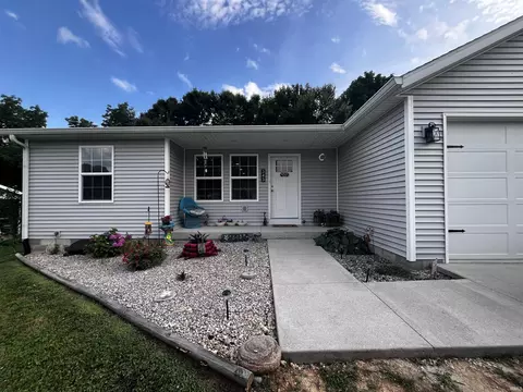 343 W Blackfoot Dr, Ellettsville, IN 47429