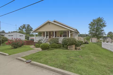 226 N 2nd Ave, Oakland City, IN 47660