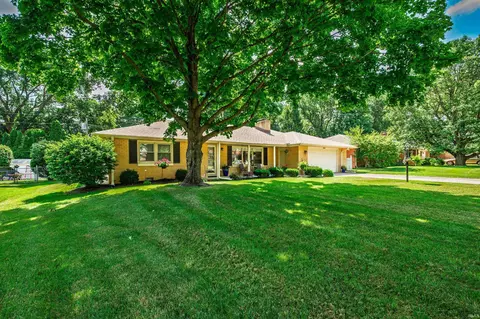 1306 N Bittersweet Ln, Muncie, IN 47304