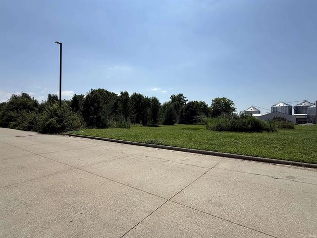 12637 S Northgate Dr, Haubstadt, IN 47639
