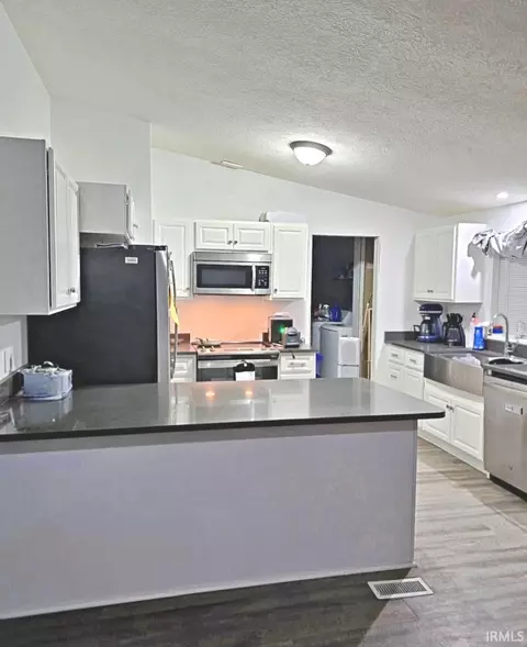 8261 E Monroe St, Dugger, IN 47848 photo 4